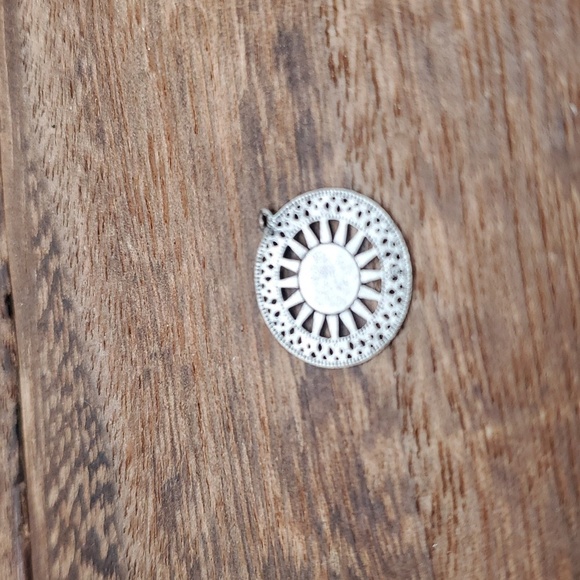 Mayan sun lace pendant - Picture 2 of 2
